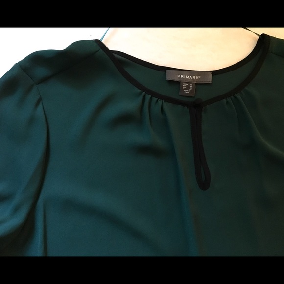 Ruffled sleeve crepe blouse 🍀 - Picture 6 of 8